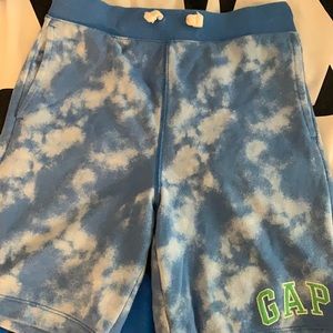 Gap shorts and shirts